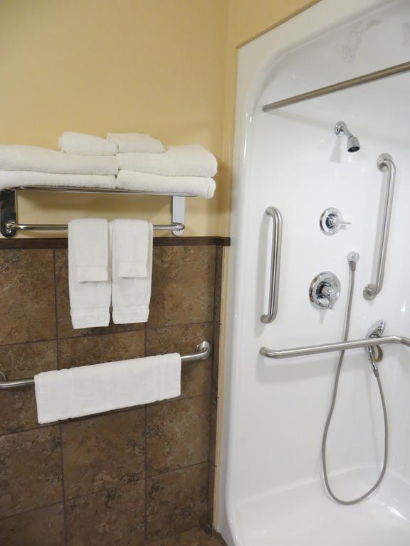 Poplar Tree Inn Stoughton Room photo